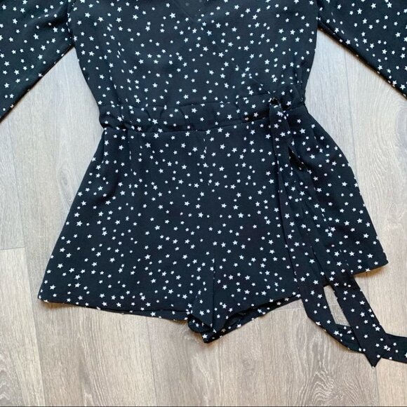 Revolve WYLDR In Your Eyes Star Print Romper Playsuit Jumpsuit Navy Blue V-neck - Picture 11 of 16